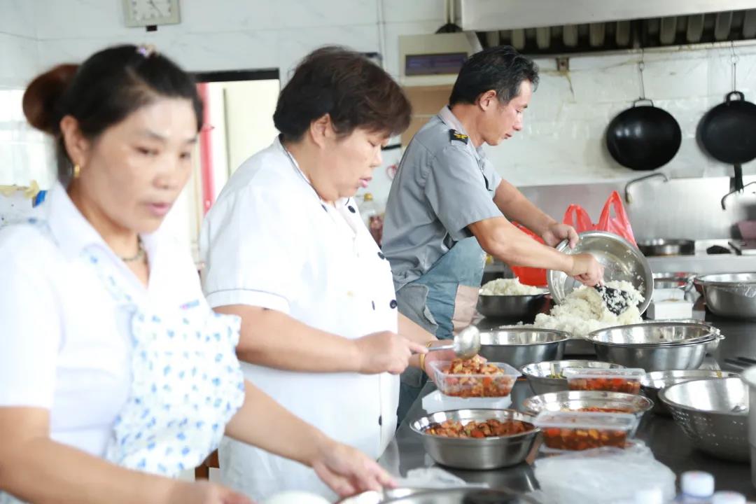 湯姆食堂不打烊 行政后勤有保障 | 江蘇湯姆集團(tuán)行政后勤全力以赴做好員工用餐保障工作！